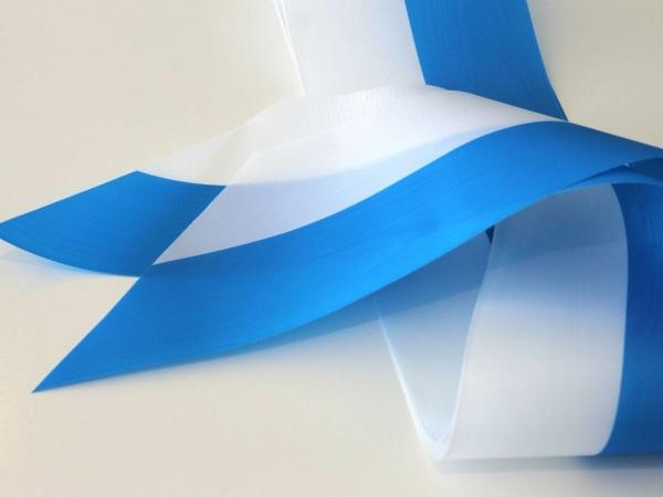 Sinivalkoinen surunauha